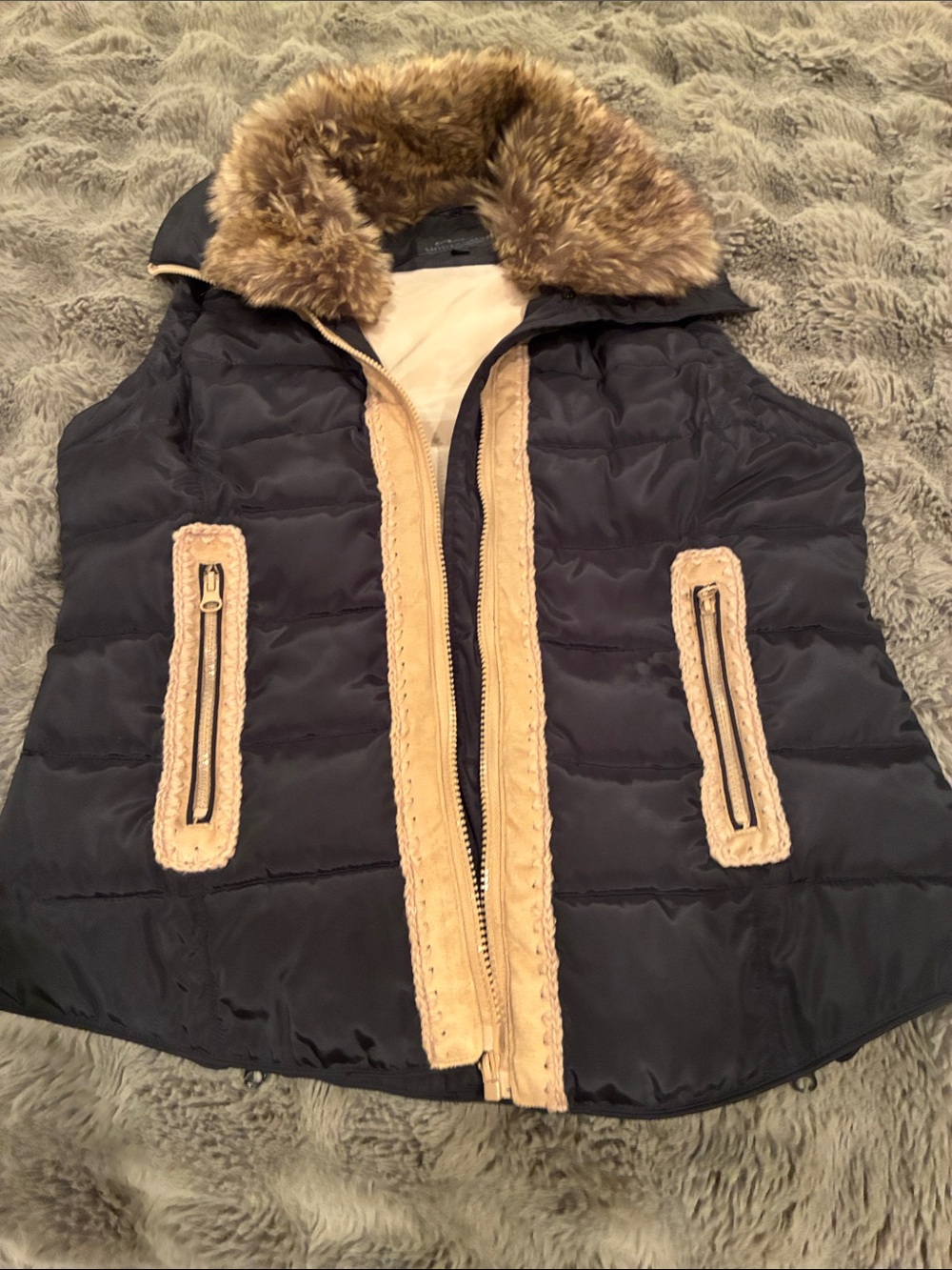 Black and Tan Faux-Fur Trim Puffer Vest - Unbranded